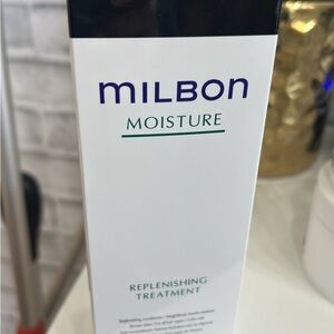 Moisture Replenishing Hair Treatment - White